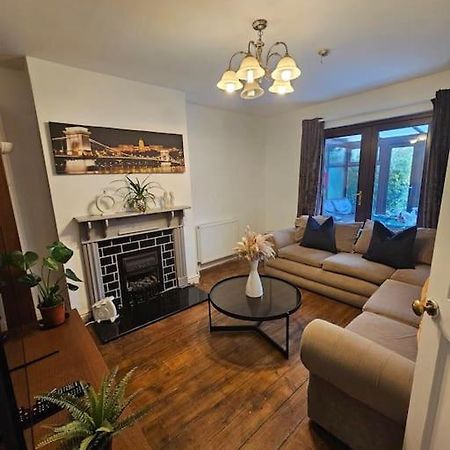 Quiet Family Home Tettenhall Kültér fotó